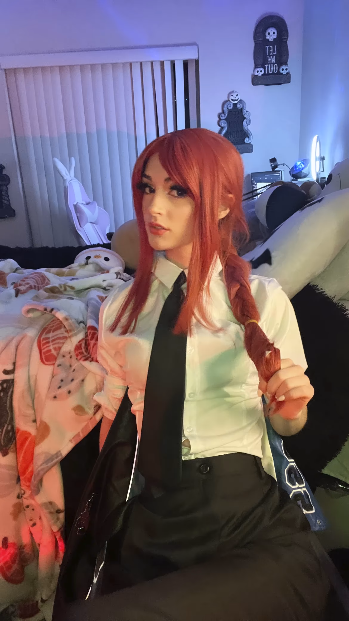1Kyle8 as Makima — cosplay photo 11 of 18