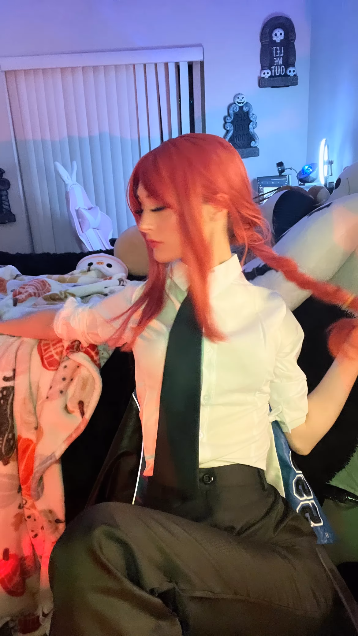 1Kyle8 as Makima — cosplay photo 3 of 18