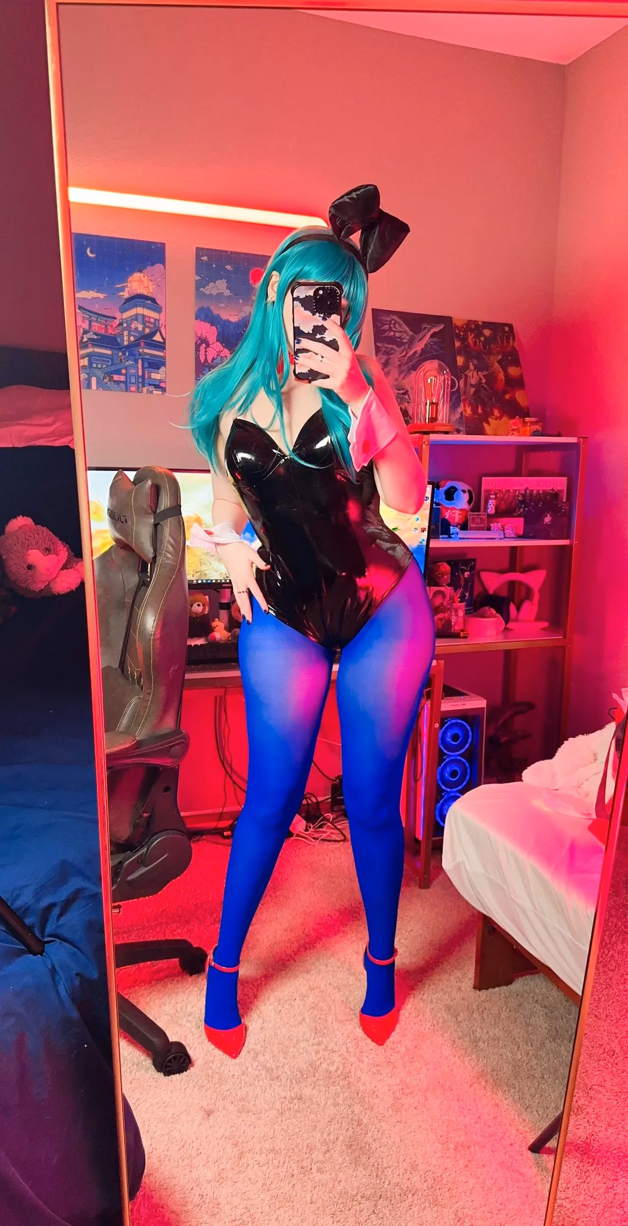 Adina Luna as Bulma — cosplay photo 23 of 37
