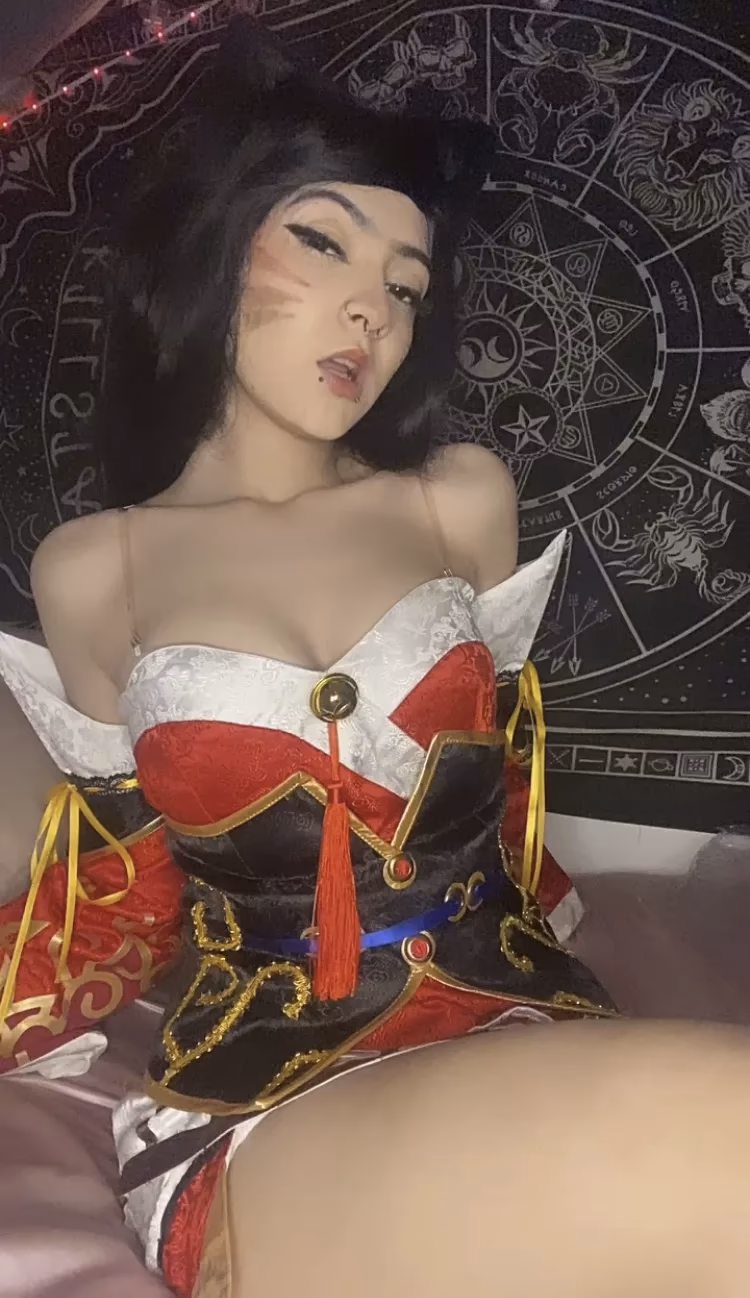 Ahzael as Ahri — cosplay photo 2 of 12