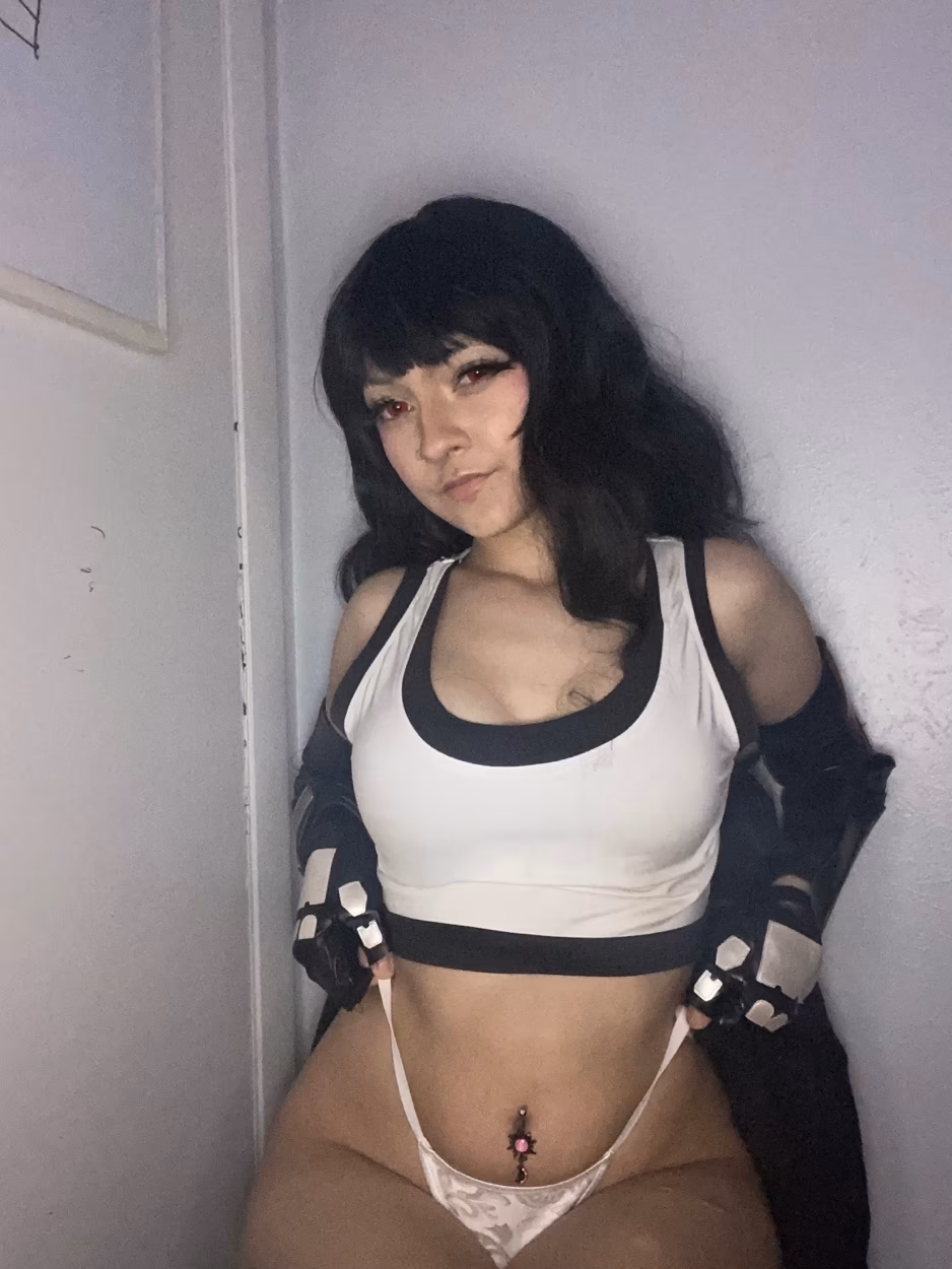 Ahzael as Tifa Lockhart — cosplay photo 2 of 11