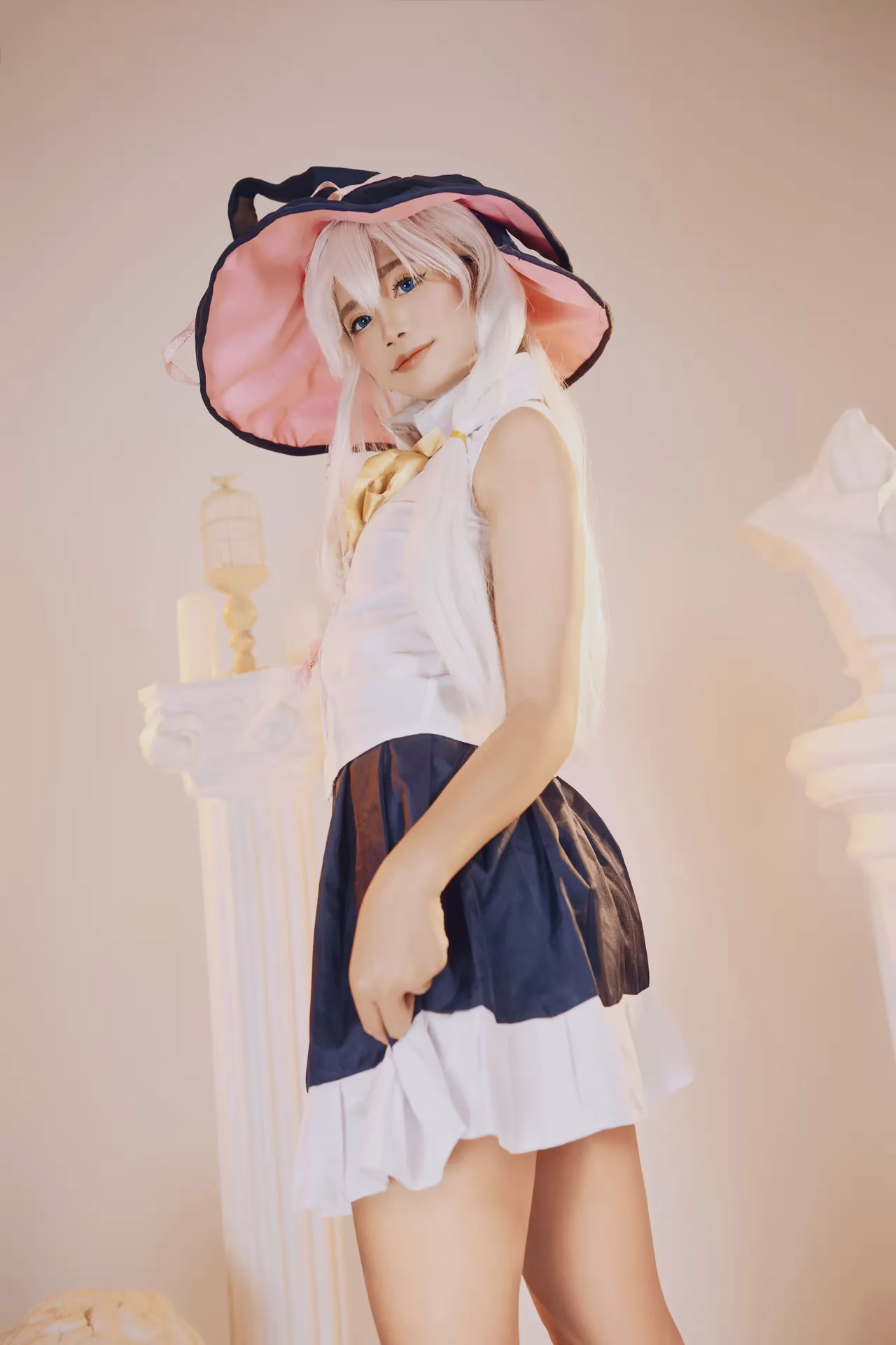 AikoUwU as Elaina — cosplay photo 19 of 50