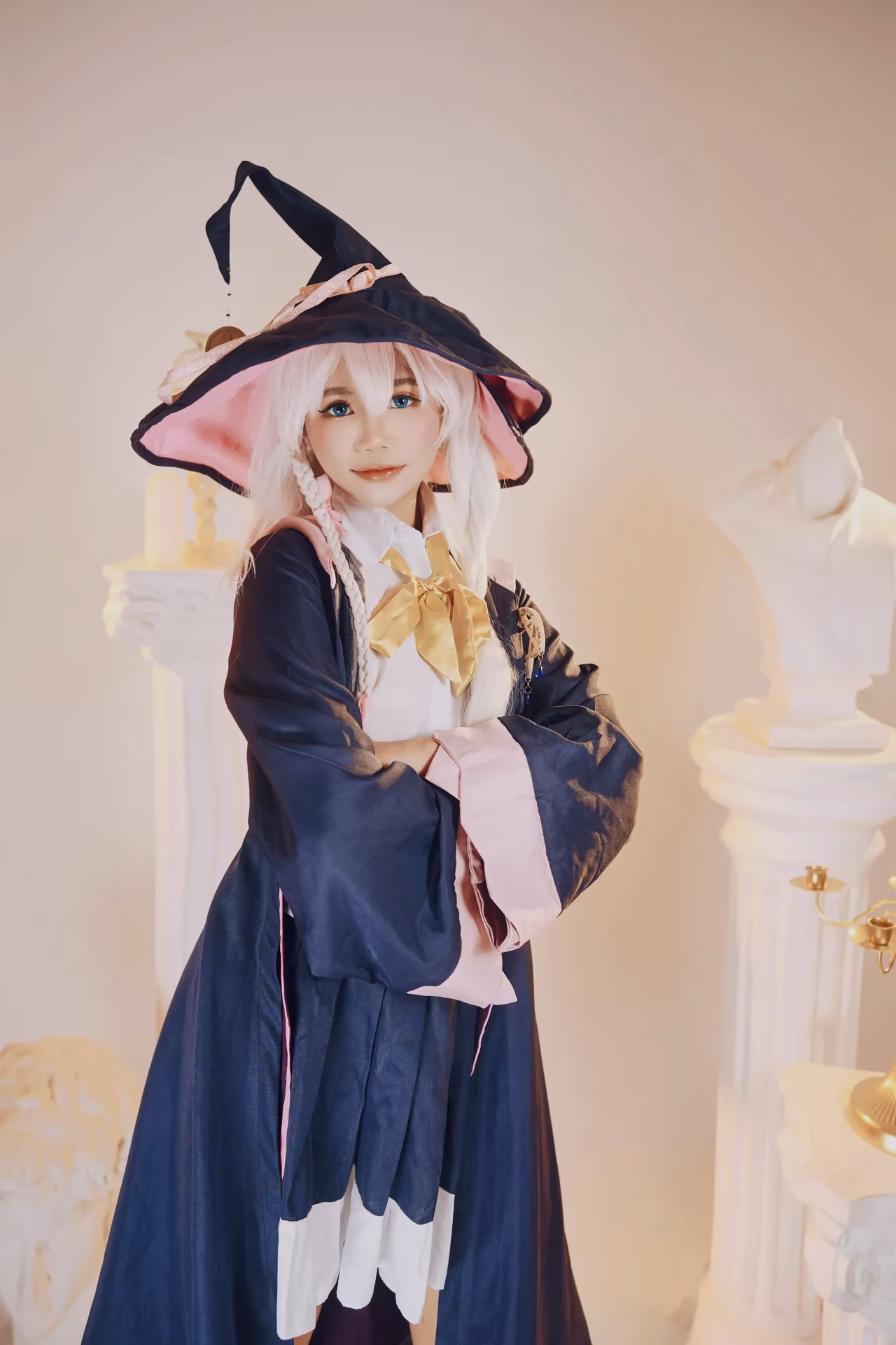 AikoUwU as Elaina — cosplay photo 4 of 50