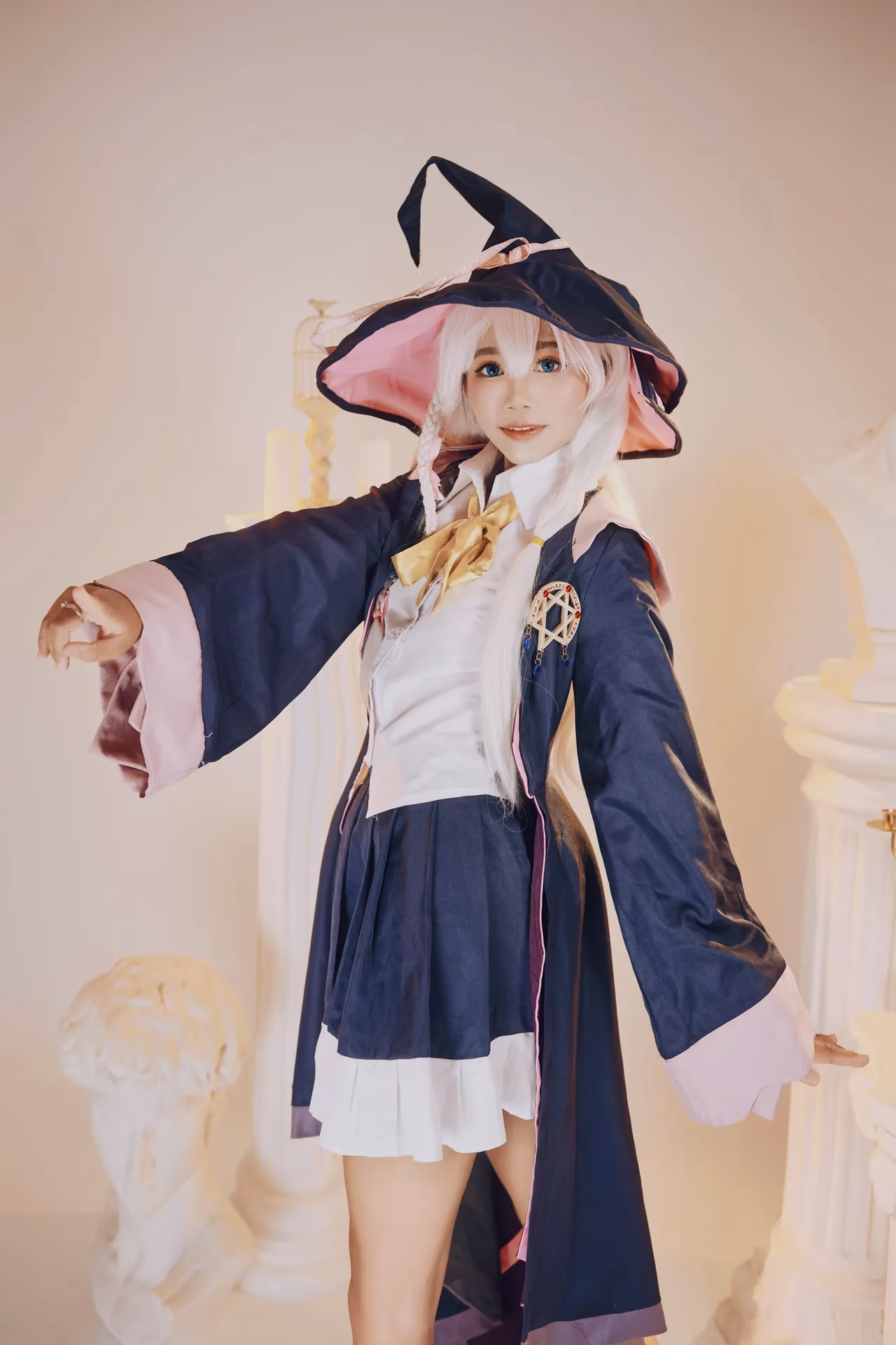 AikoUwU as Elaina — cosplay photo 6 of 50