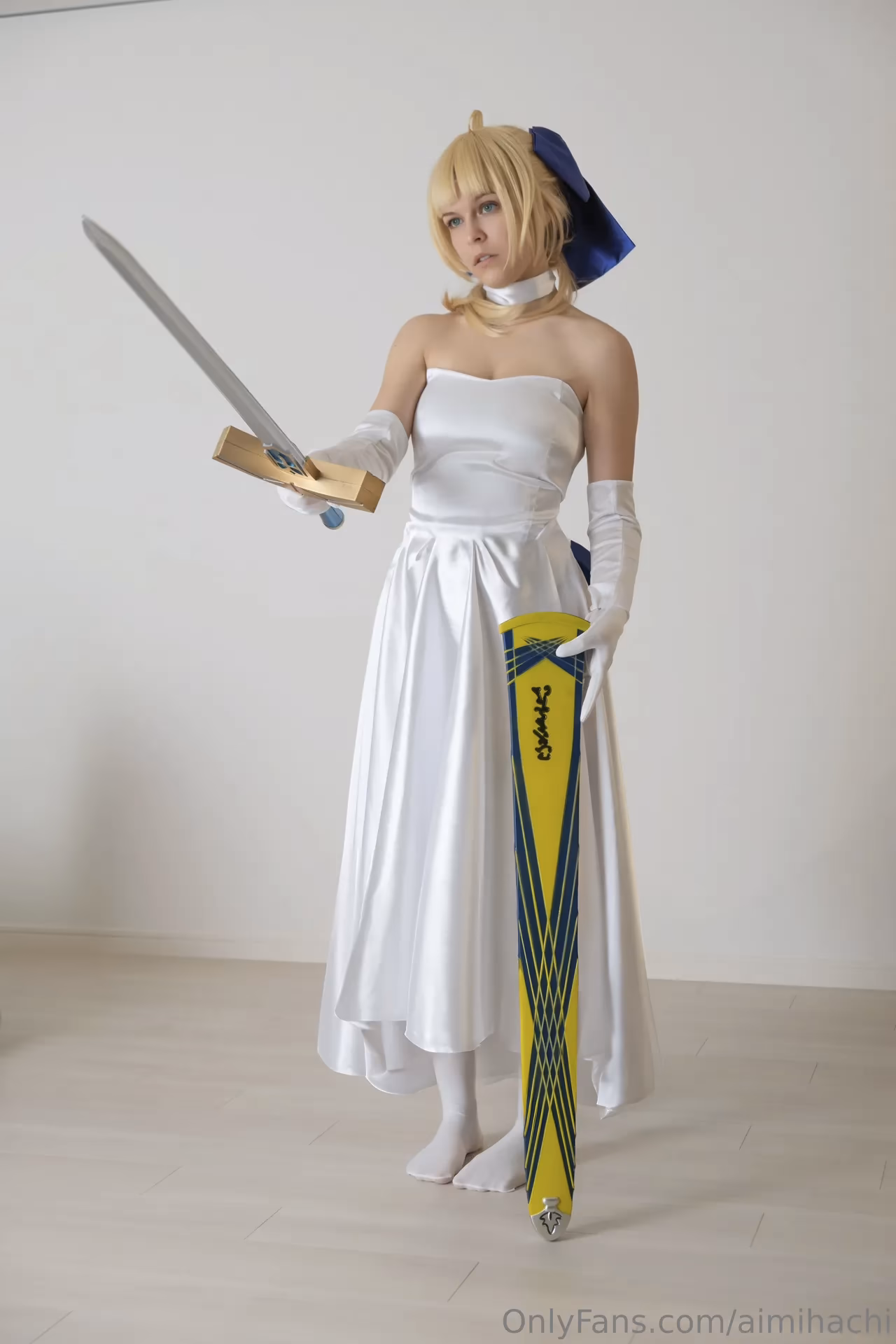 Aimihachi - Artoria Pendragon - Fate/stay night - Cosplay Gallery - 9 Images preview