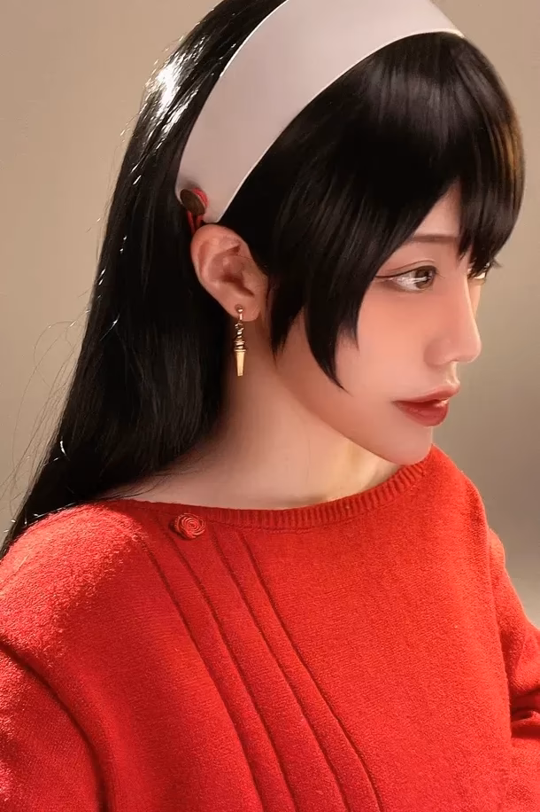 Ain Nguyen as Yor Forger — cosplay photo 4 of 43