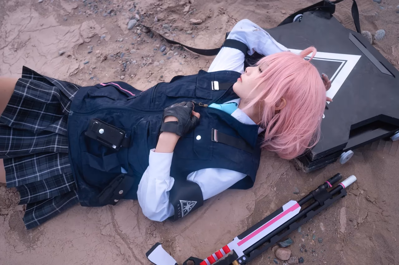 Aiwest as Hoshino Takanashi — cosplay photo 11 of 49