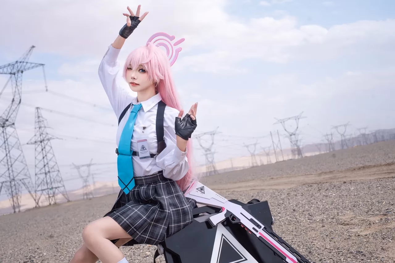 Aiwest as Hoshino Takanashi — cosplay photo 23 of 49