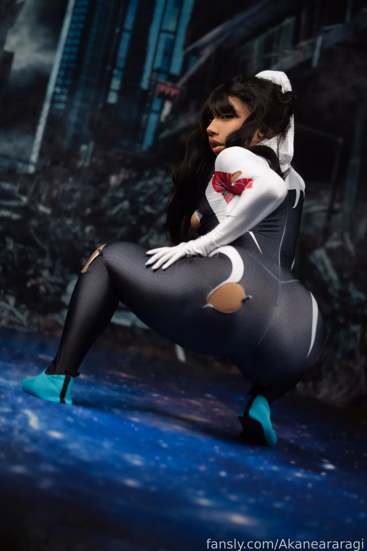 Akane Araragi as Gwen Stacy — cosplay photo 12 of 30