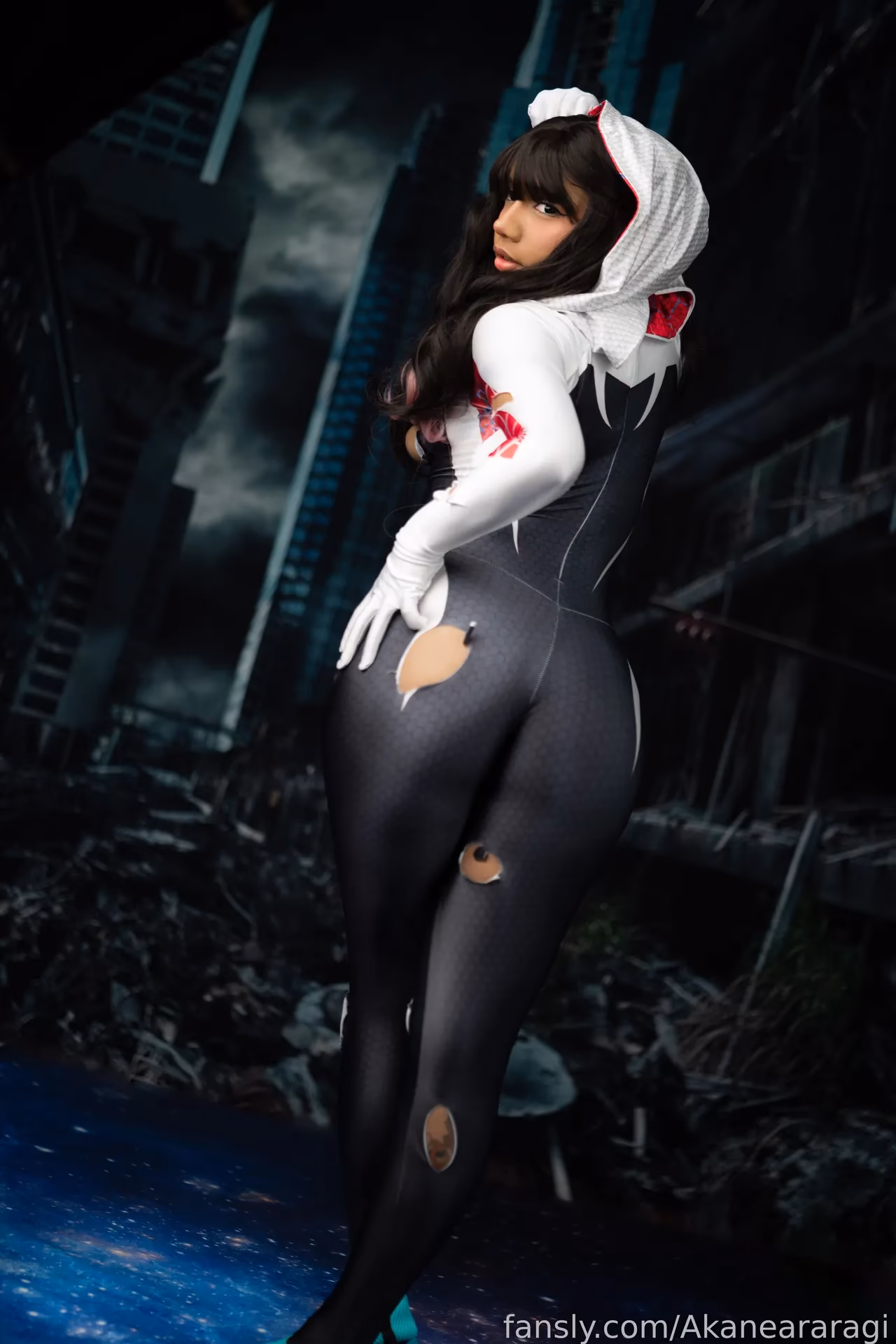 Akane Araragi as Gwen Stacy — cosplay photo 13 of 30