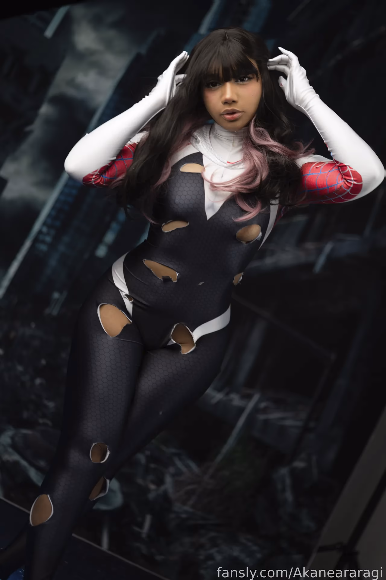 Akane Araragi as Gwen Stacy — cosplay photo 2 of 30