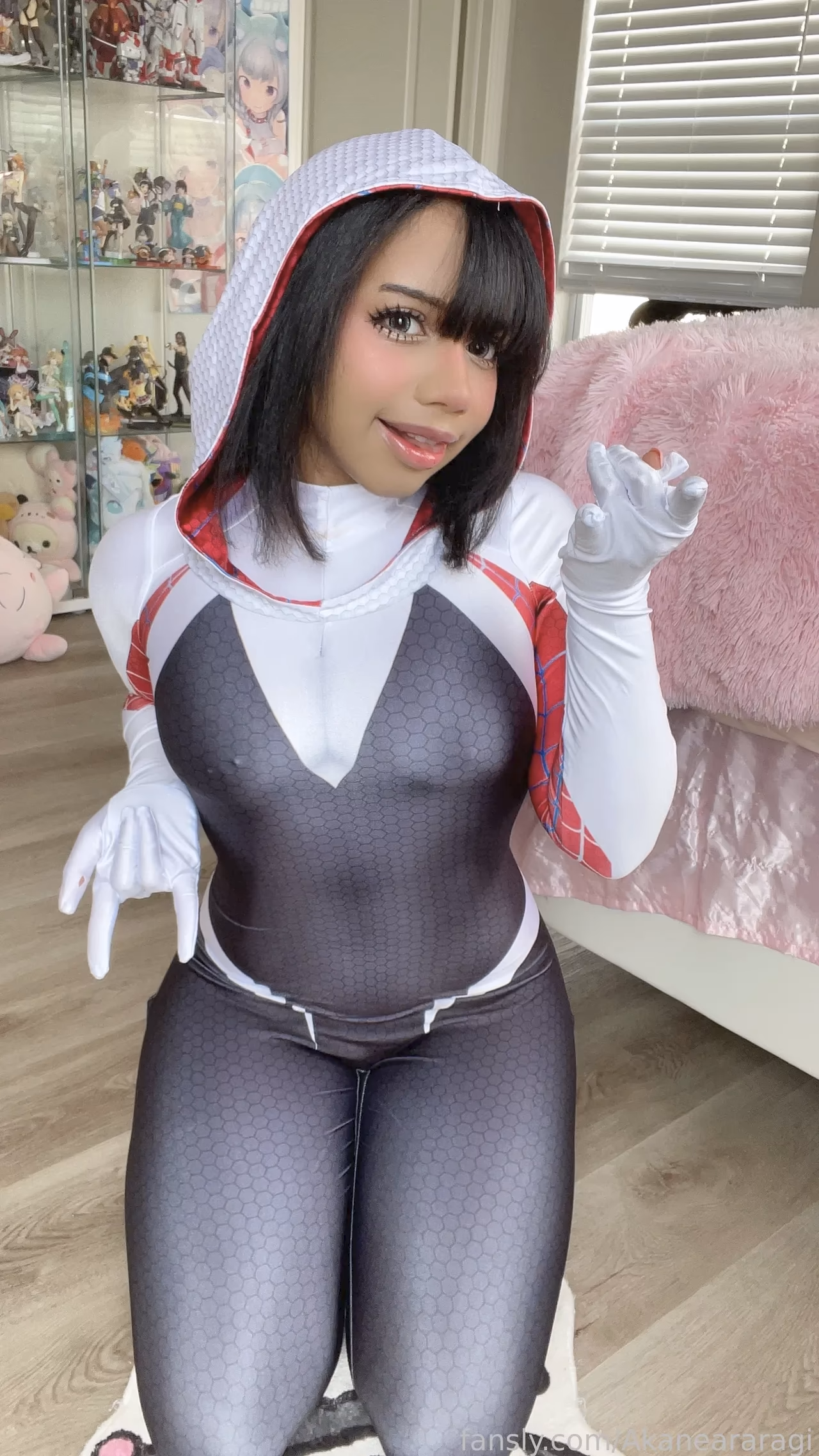 Akane Araragi as Gwen Stacy — cosplay photo 20 of 30
