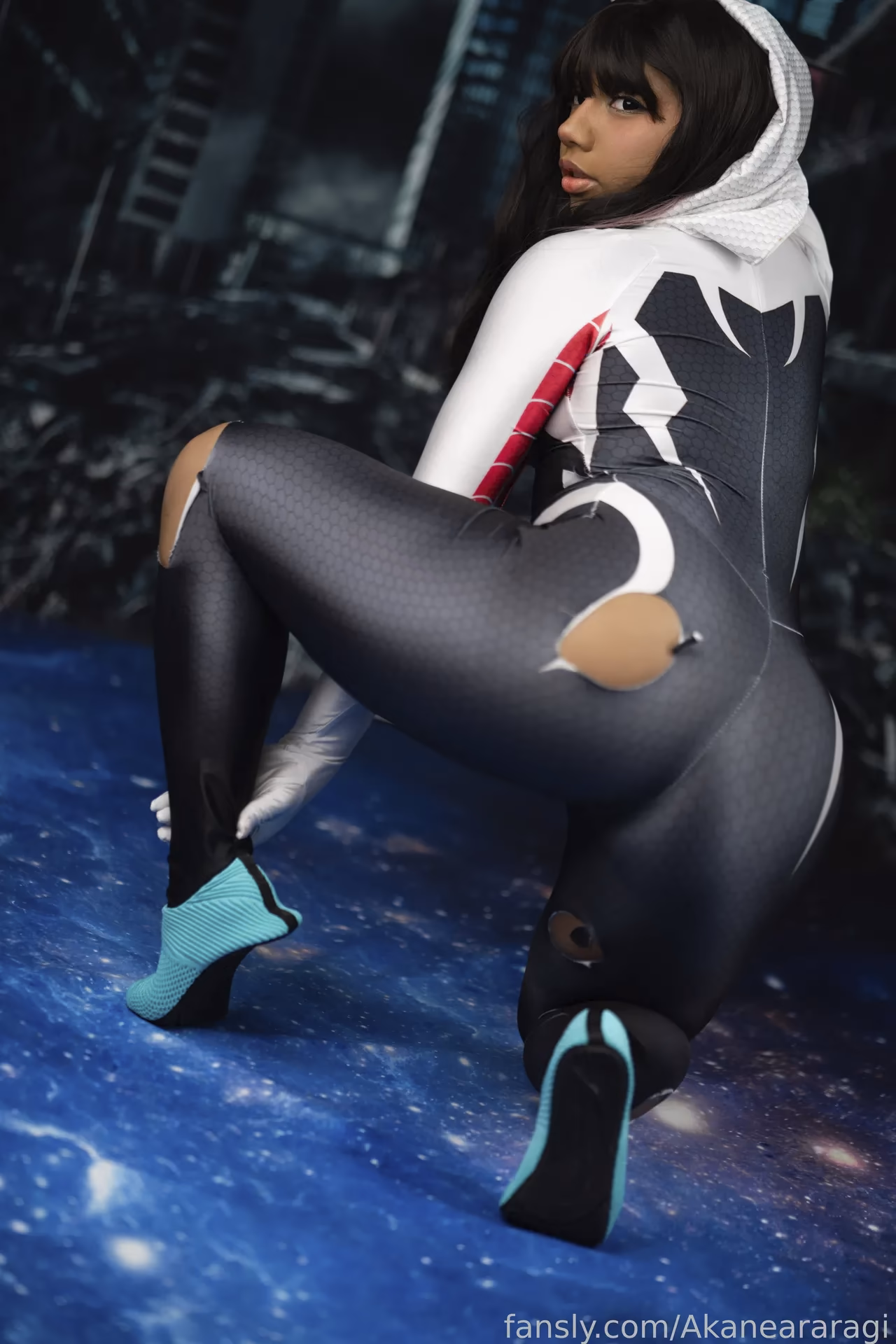 Akane Araragi as Gwen Stacy — cosplay photo 6 of 30