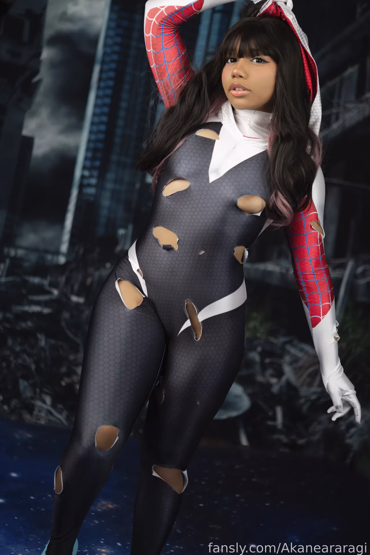 Akane Araragi as Gwen Stacy — cosplay photo 9 of 30