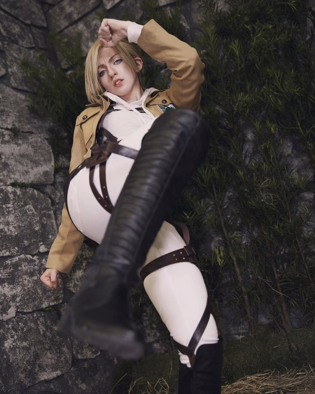 Akemy Sama as Annie Leonhart — cosplay photo 9 of 13