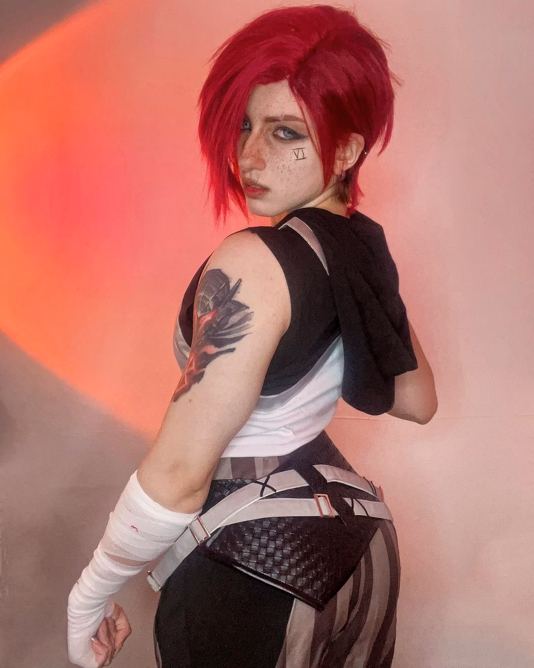 Akemy Sama as Vi — cosplay photo 9 of 10