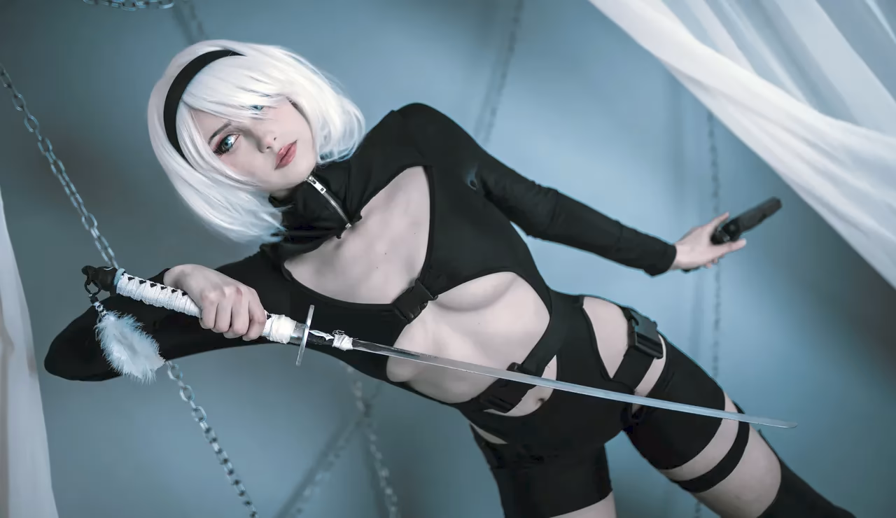 Alexandre is Fluffy as 2B — cosplay photo 8 of 8
