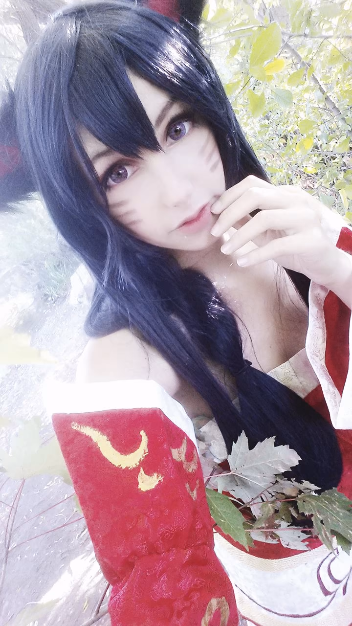 Alexandre is Fluffy as Ahri — cosplay photo 13 of 14