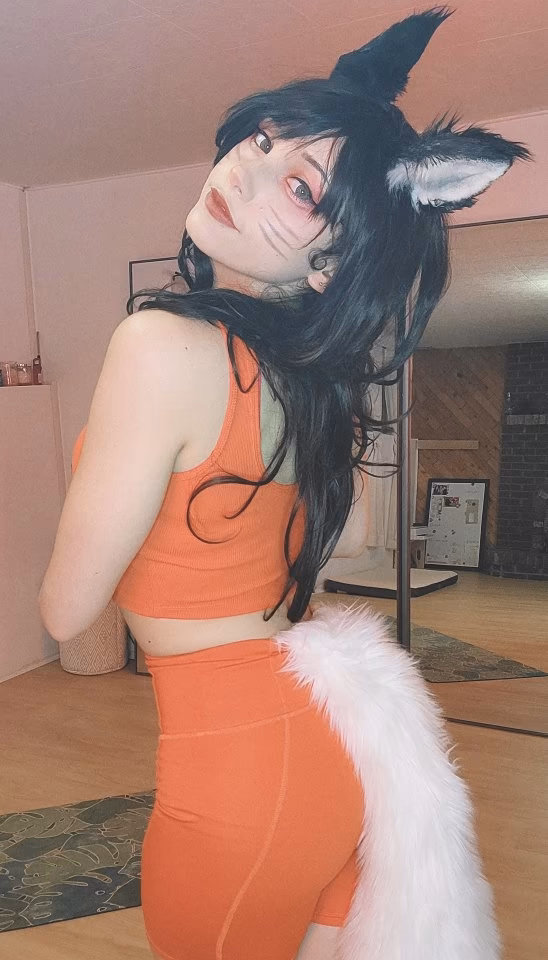 Alexandre is Fluffy as Ahri — cosplay photo 14 of 14