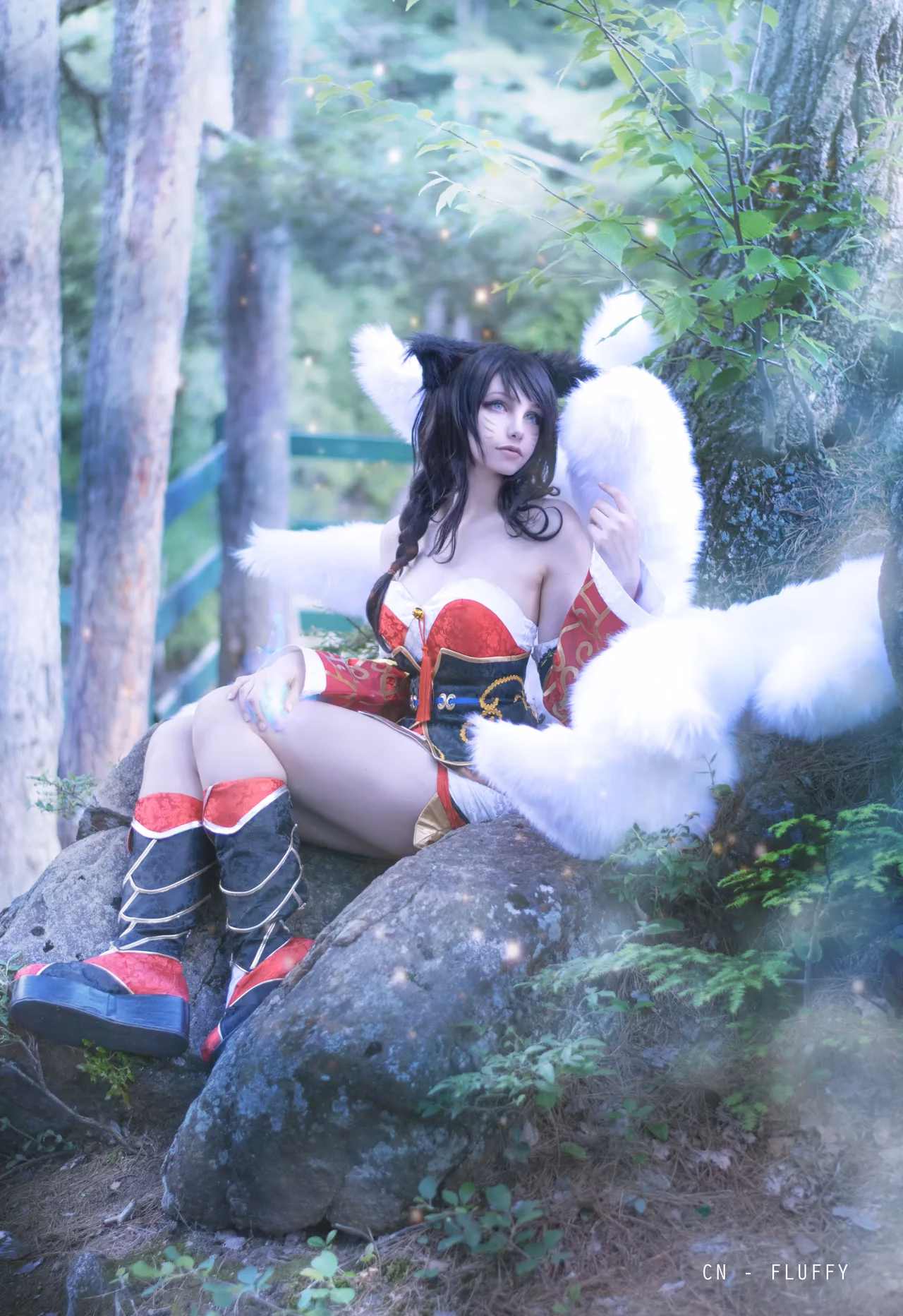 Alexandre is Fluffy as Ahri — cosplay photo 8 of 14