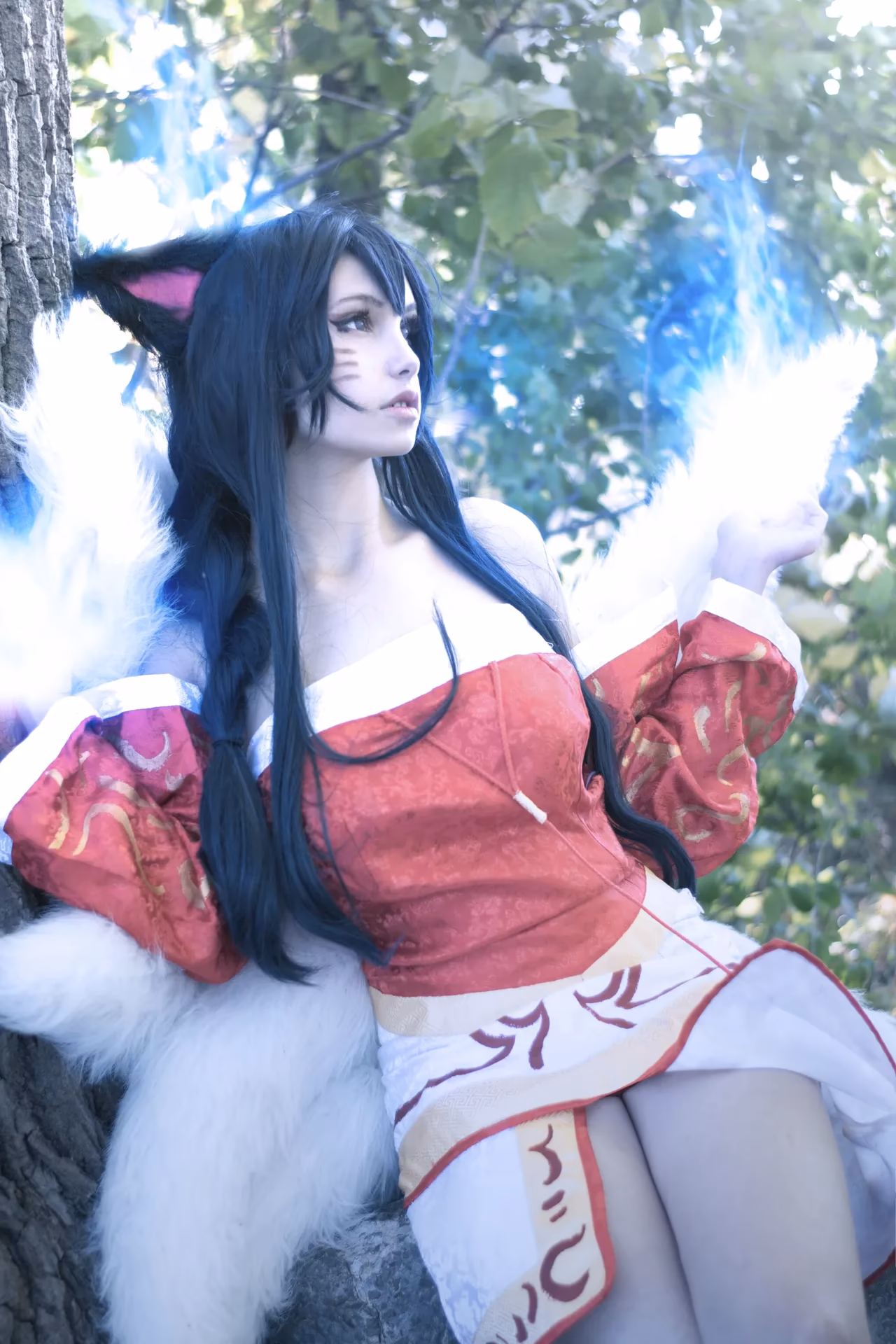 Alexandre is Fluffy as Ahri — cosplay photo 9 of 14