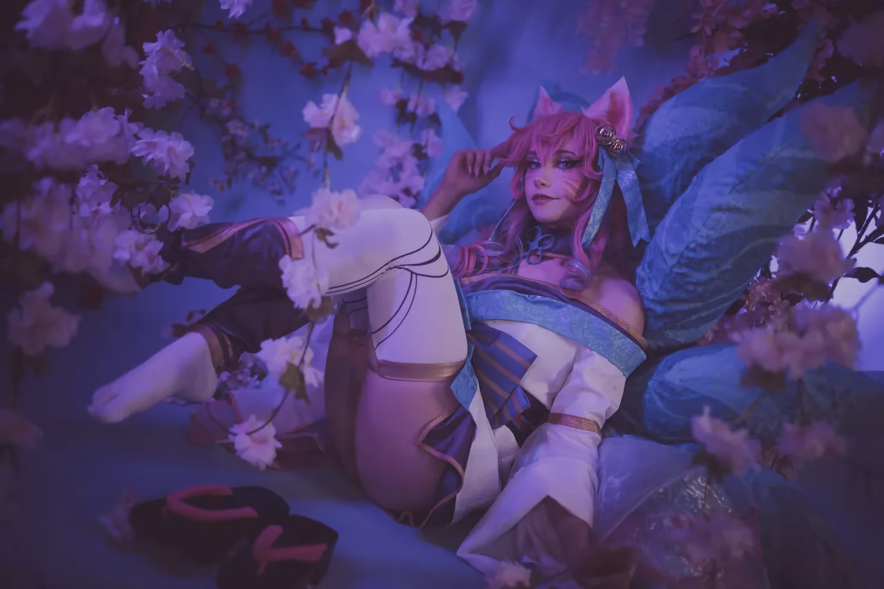 Alexandre is Fluffy as Ahri — cosplay photo 3 of 32