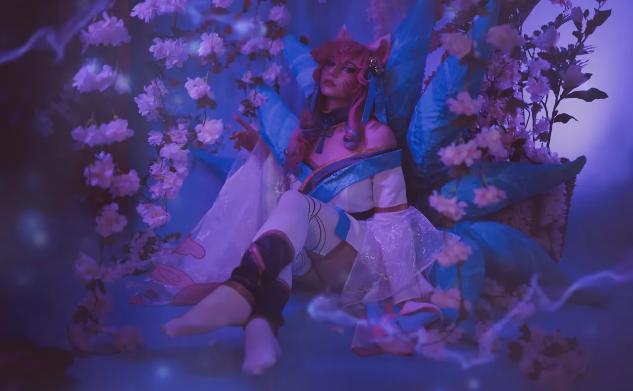 Alexandre is Fluffy as Ahri — cosplay photo 7 of 32