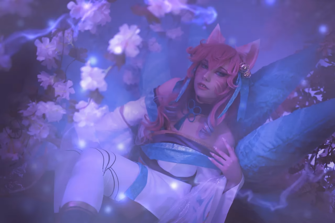 Alexandre is Fluffy as Ahri — cosplay photo 8 of 32