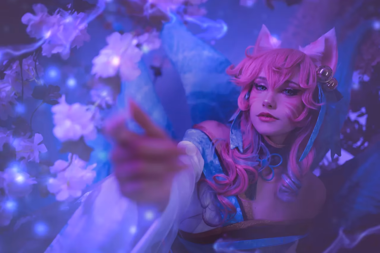 Alexandre is Fluffy as Ahri — cosplay photo 9 of 32