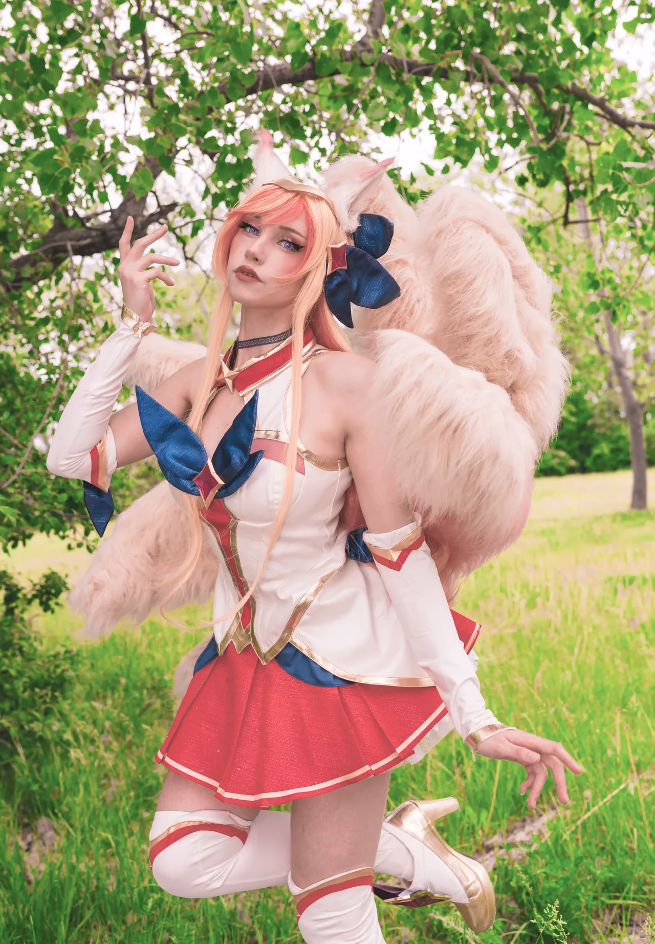 Alexandre is Fluffy as Ahri — cosplay photo 7 of 11