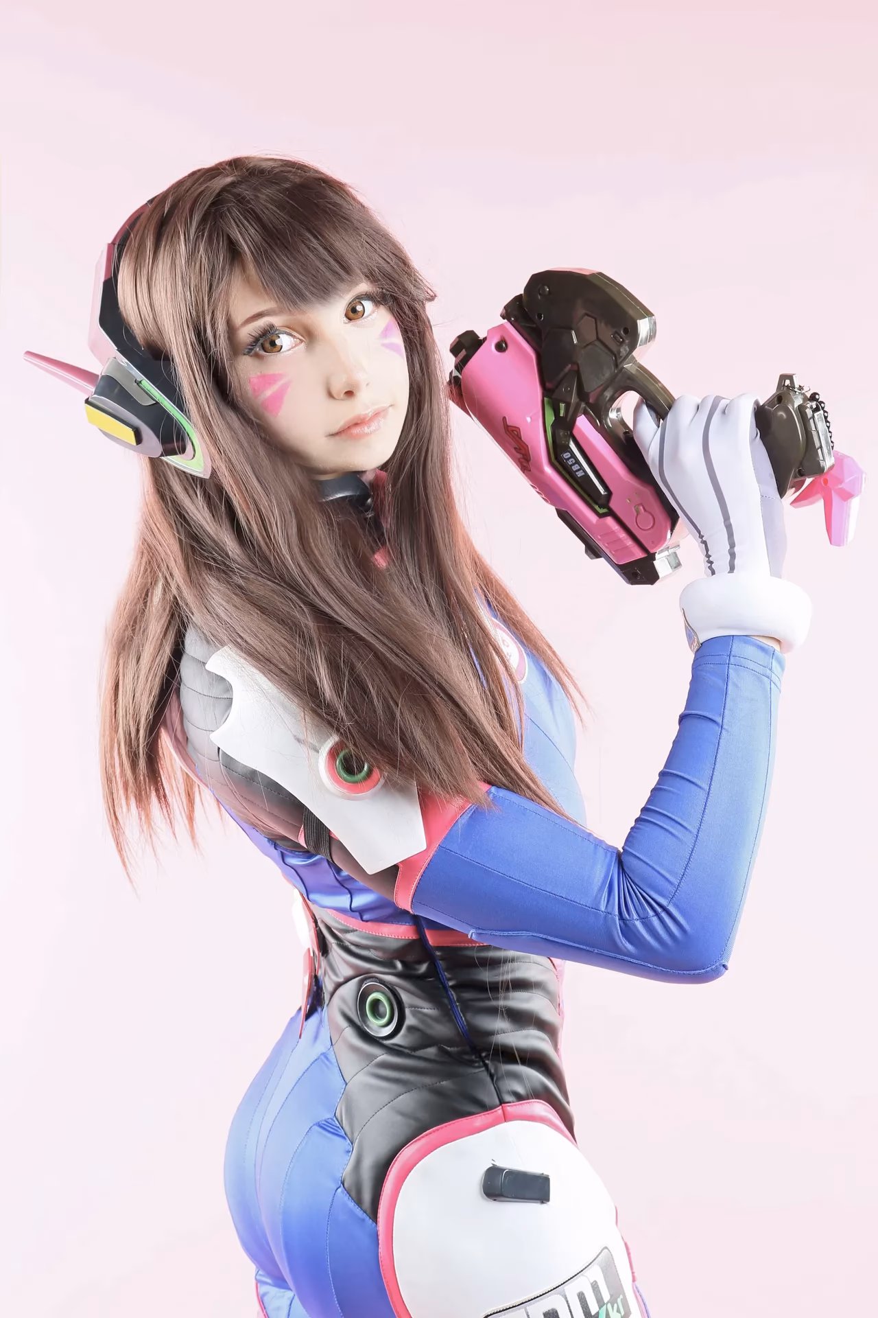 Alexandre is Fluffy as D.Va — cosplay photo 19 of 24