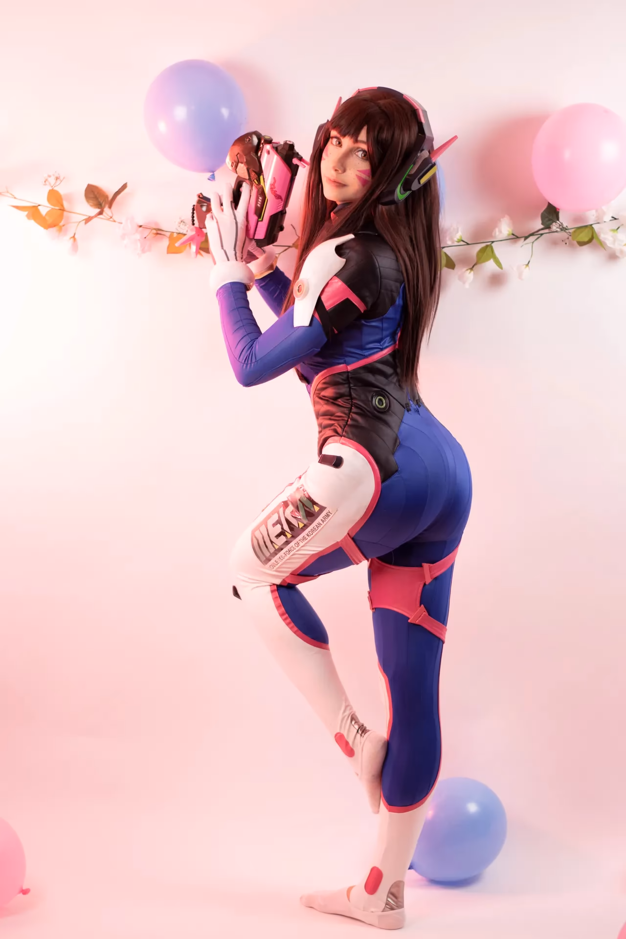 Alexandre is Fluffy as D.Va — cosplay photo 2 of 24