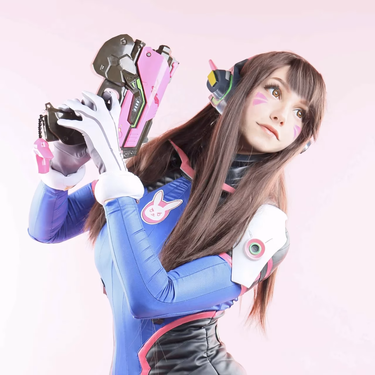 Alexandre is Fluffy as D.Va — cosplay photo 20 of 24
