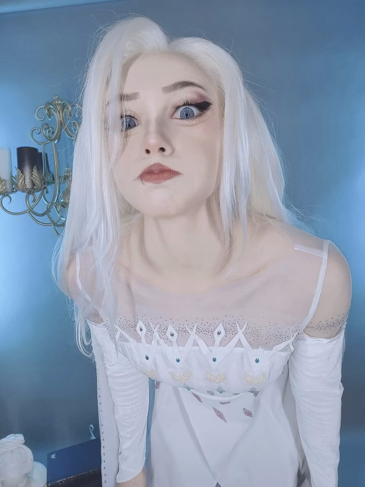 Alexandre is Fluffy as Elsa — cosplay photo 12 of 12