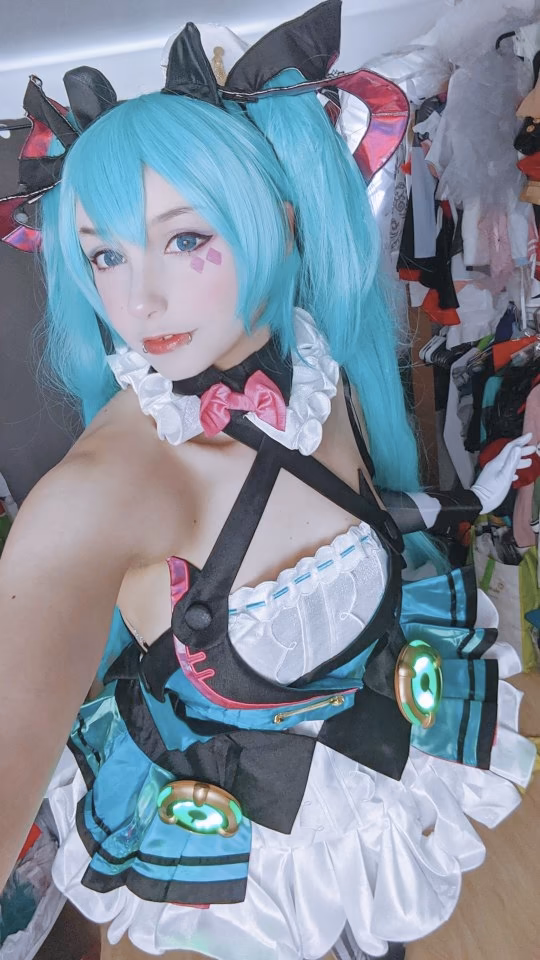 Alexandre is Fluffy as Hatsune Miku — cosplay photo 10 of 10