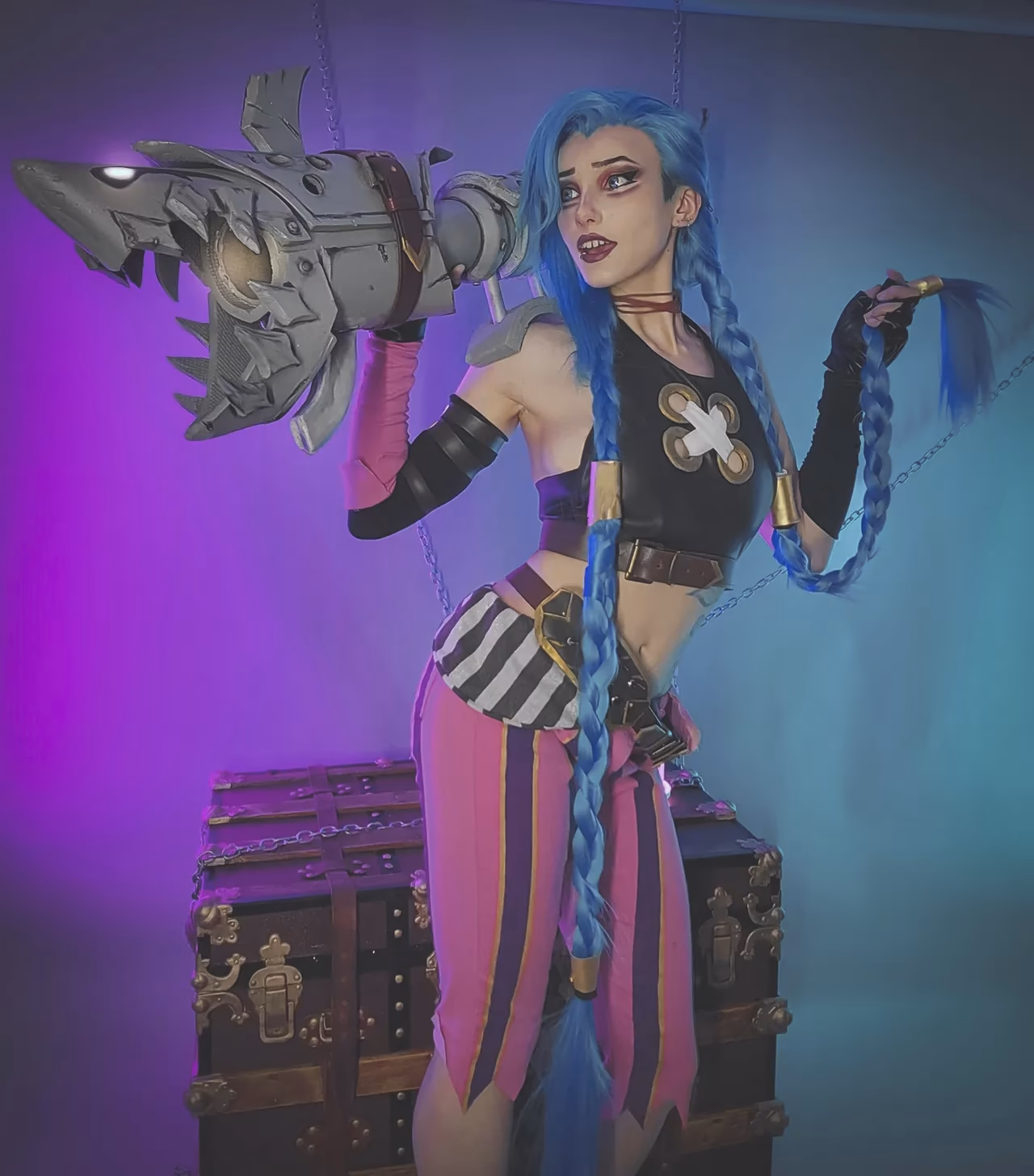 Alexandre is Fluffy - Jinx - League of Legends - Cosplay Gallery 1 - 20 Images preview
