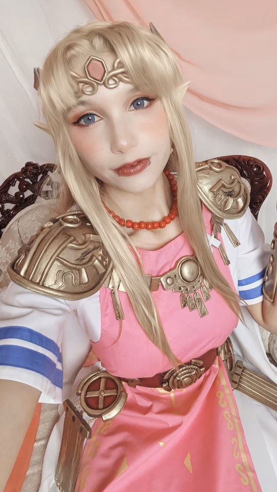 Alexandre is Fluffy as Princess Zelda — cosplay photo 2 of 10