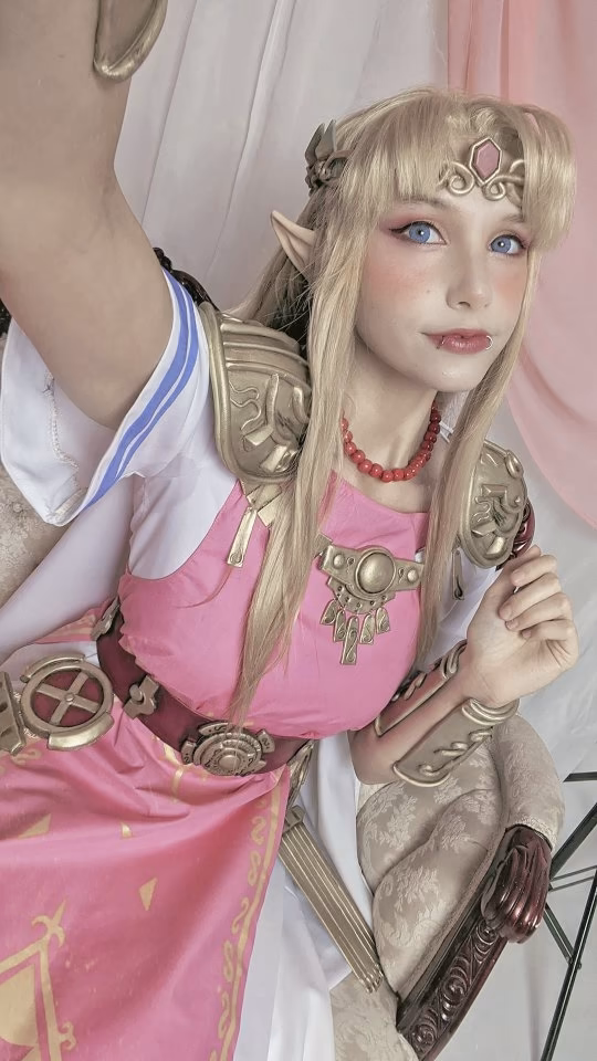 Alexandre is Fluffy as Princess Zelda — cosplay photo 3 of 10