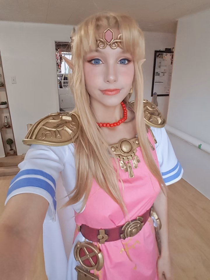 Alexandre is Fluffy as Princess Zelda — cosplay photo 4 of 10
