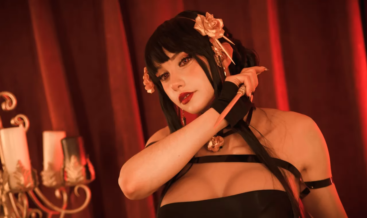 Alexandre is Fluffy as Yor Forger — cosplay photo 9 of 13