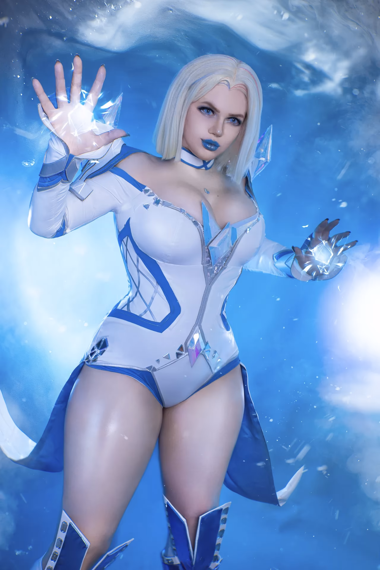 Alice Cosplay as Emma Frost — cosplay photo 6 of 35