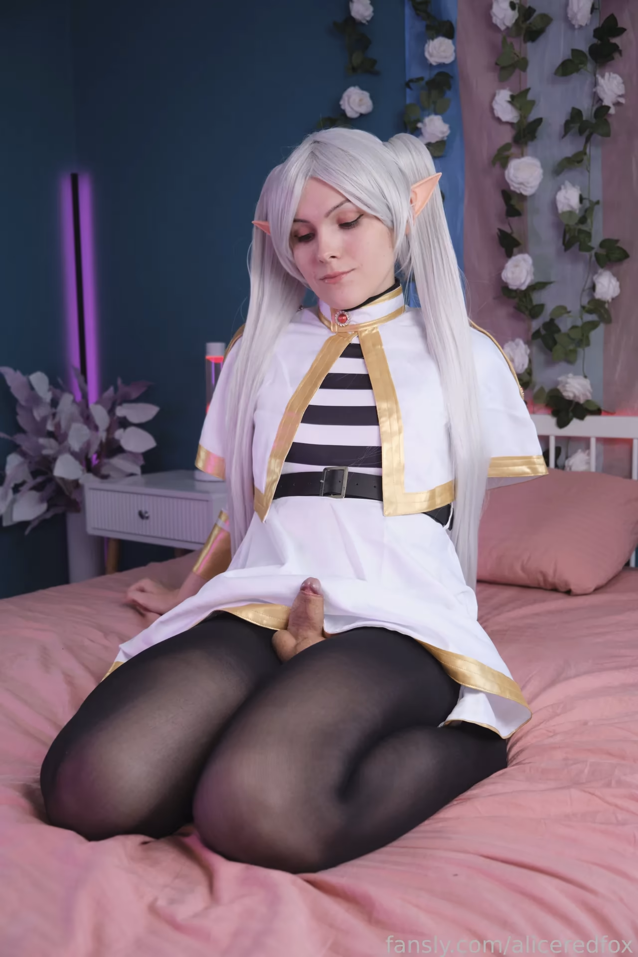 Alice Redfox as Frieren — cosplay photo 20 of 45