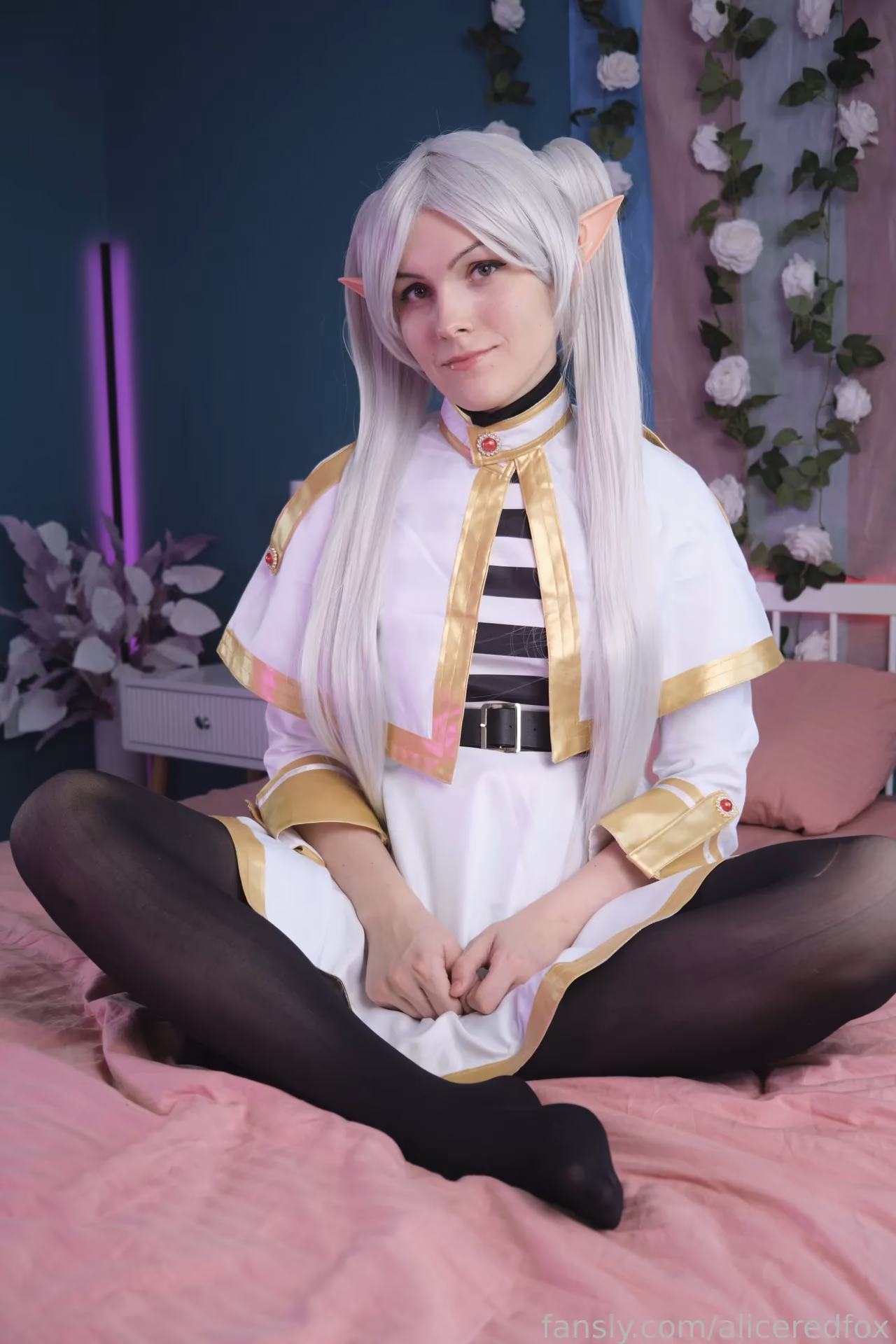 Alice Redfox as Frieren — cosplay photo 22 of 45