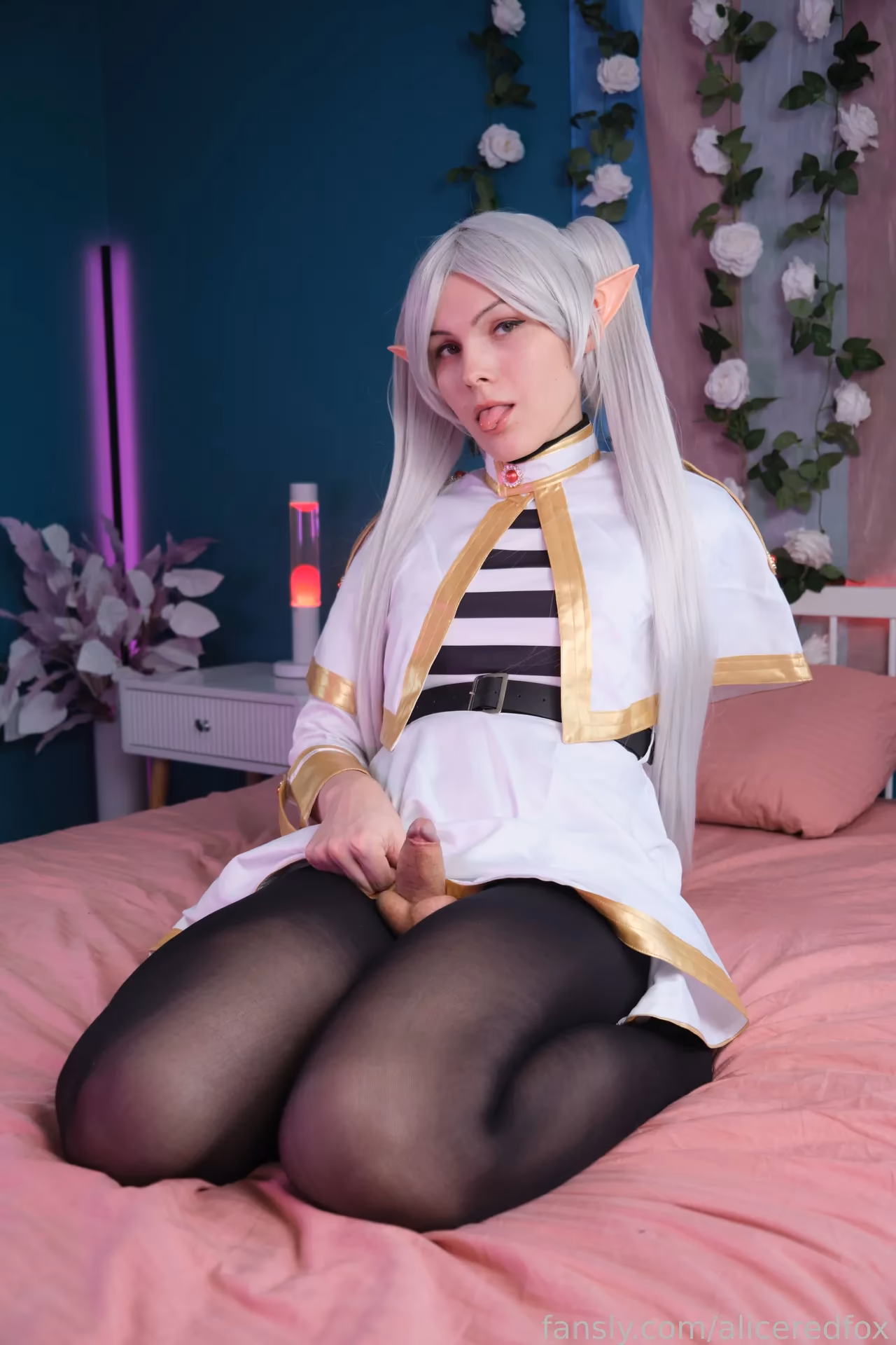 Alice Redfox as Frieren — cosplay photo 24 of 45