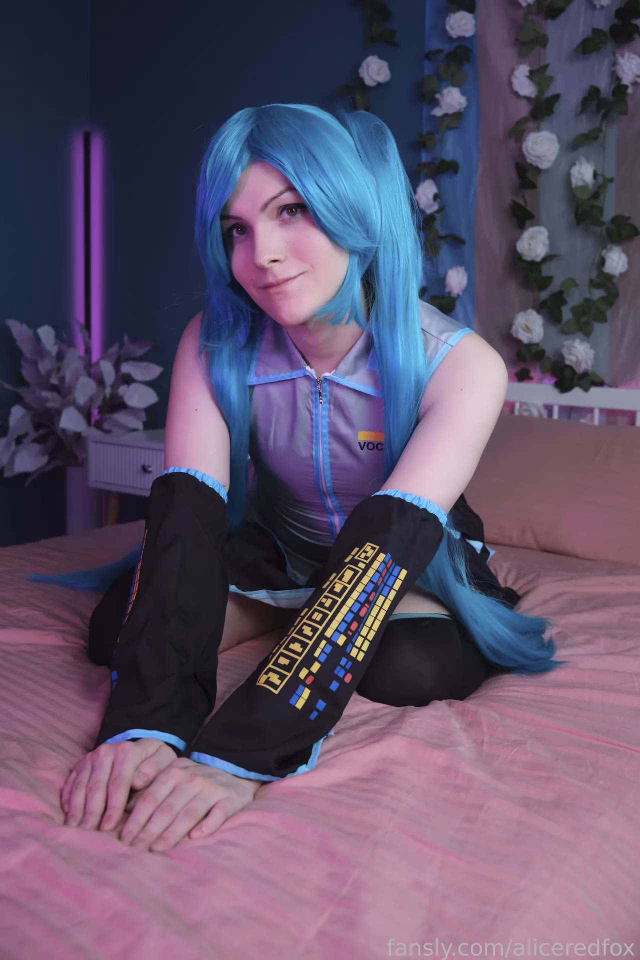 Alice Redfox as Hatsune Miku — cosplay photo 2 of 36