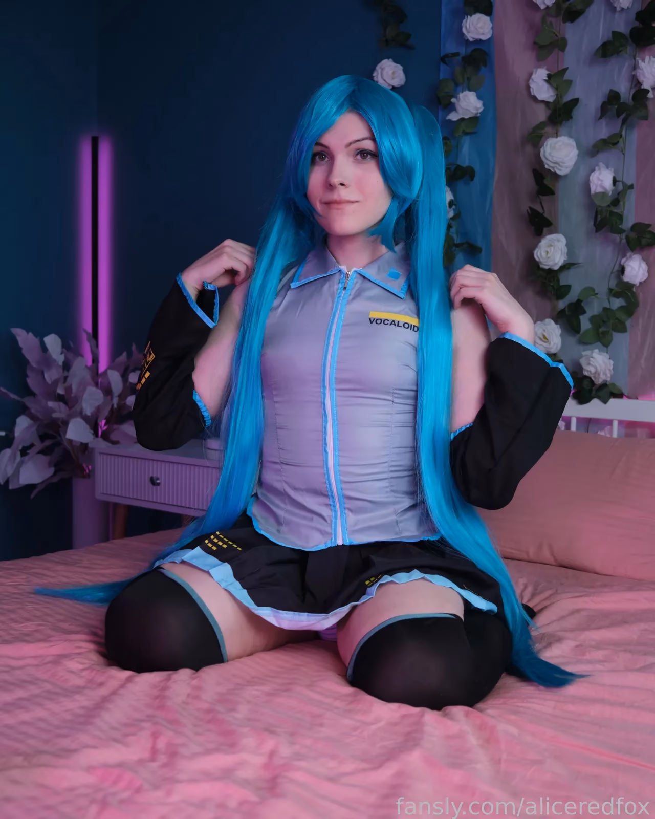 Alice Redfox as Hatsune Miku — cosplay photo 4 of 36