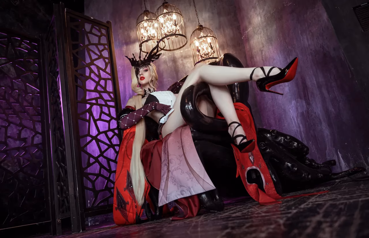 Alin Ma as La Signora — cosplay photo 3 of 39