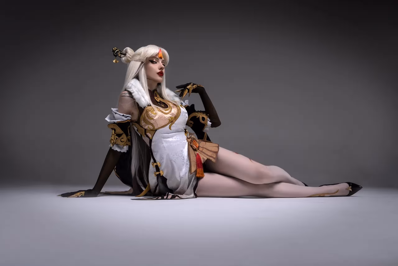 Alin Ma as Ningguang — cosplay photo 8 of 27