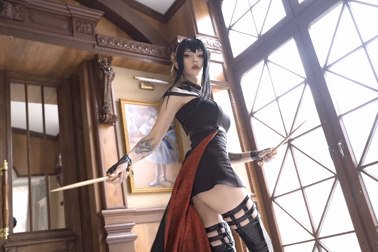 Alin Ma as Yor Forger — cosplay photo 6 of 36