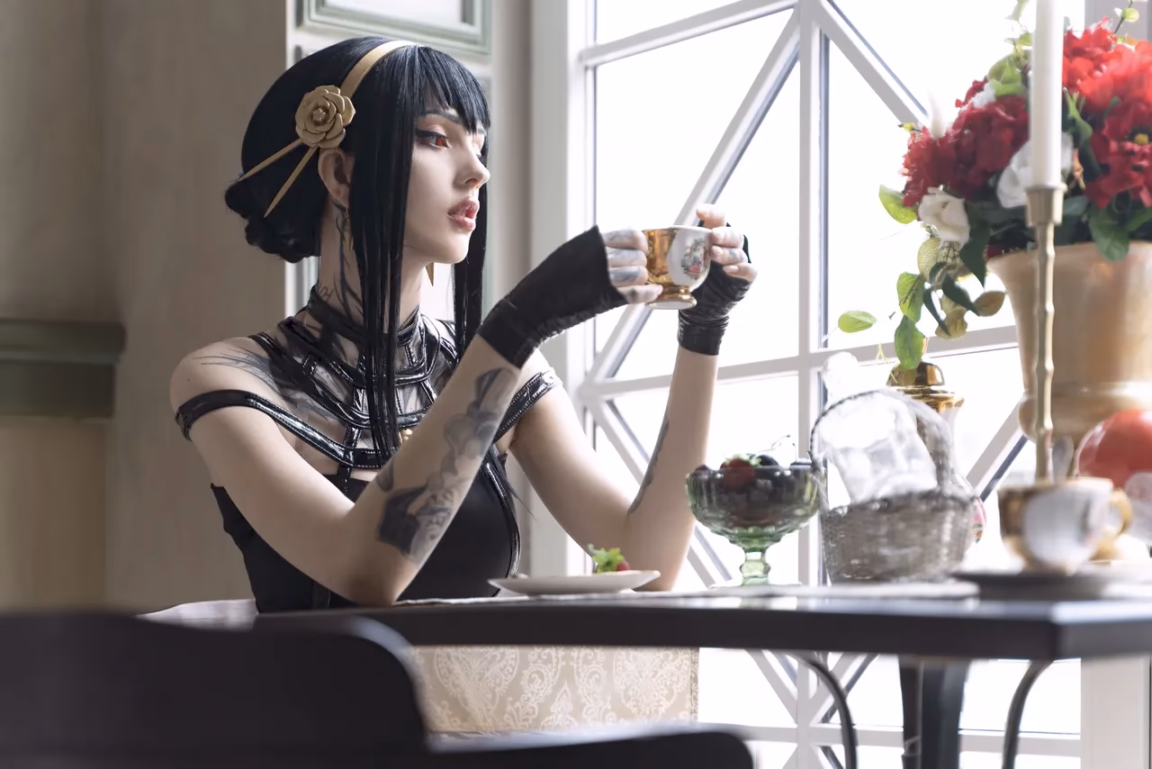 Alin Ma as Yor Forger — cosplay photo 8 of 36